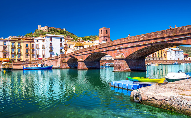 Brug bij Bosa Sardinie